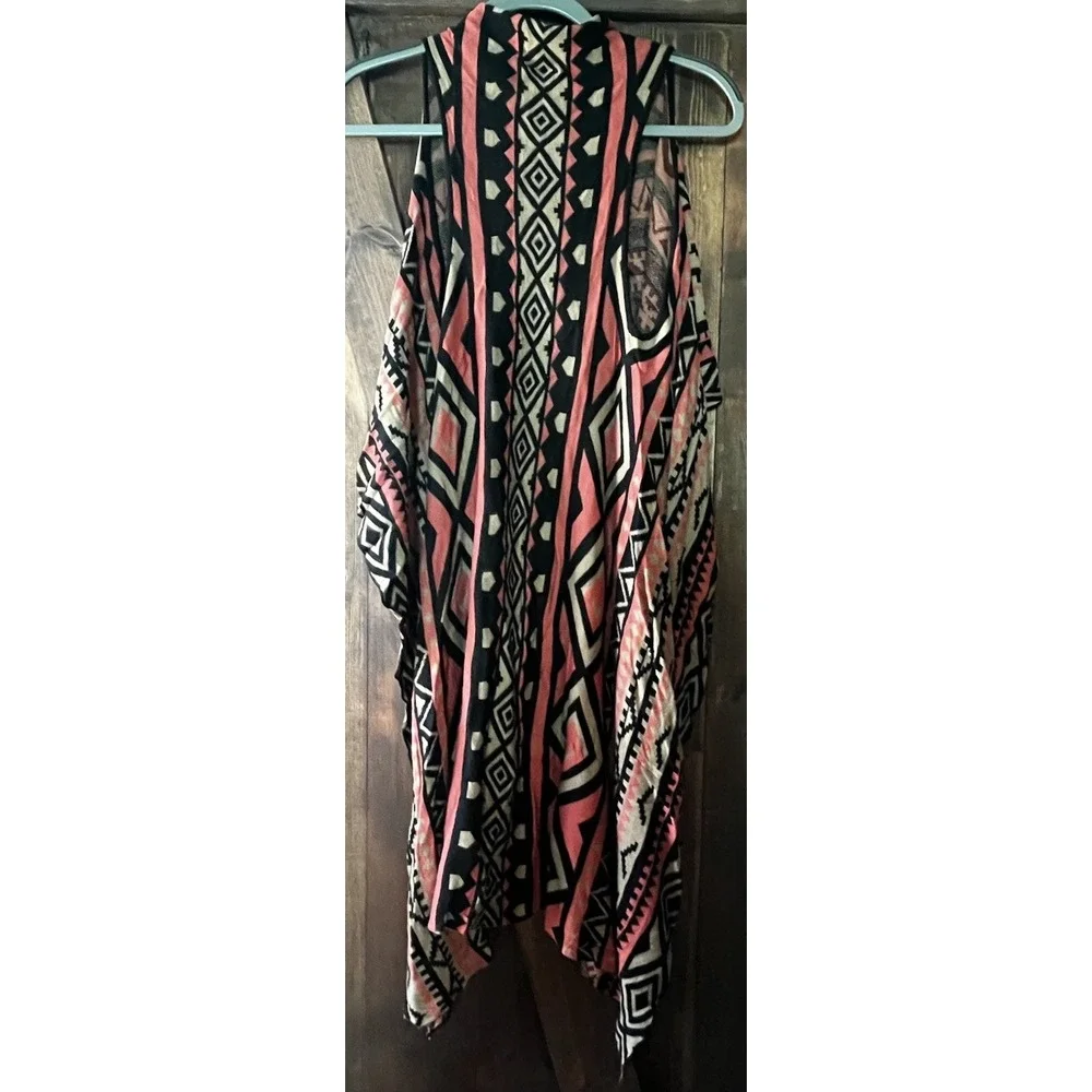 Timing Women's Wrap Shawl S/M Aztec Design Sleeveless Open Coral Tan Black Drape